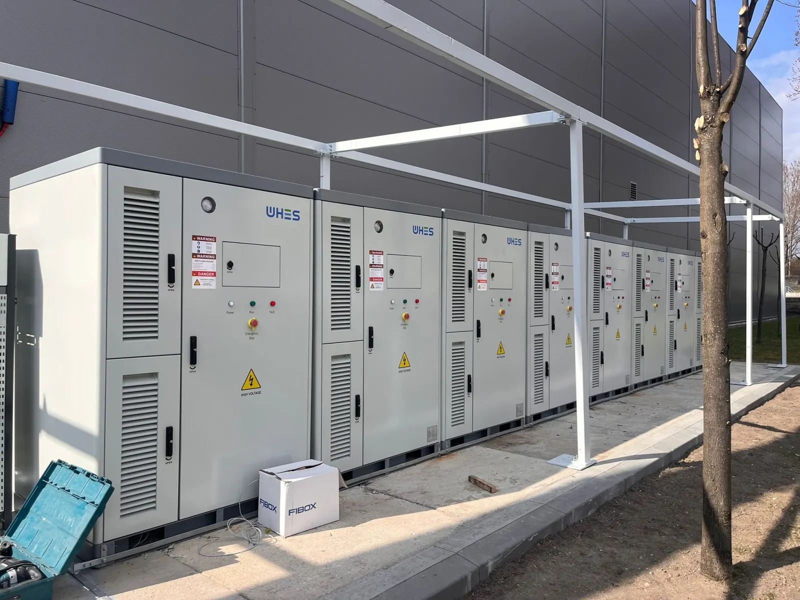 Przemysłowy magazyn energii WHES 3,0 MWh przy zakładzie konstrukcji stalowych